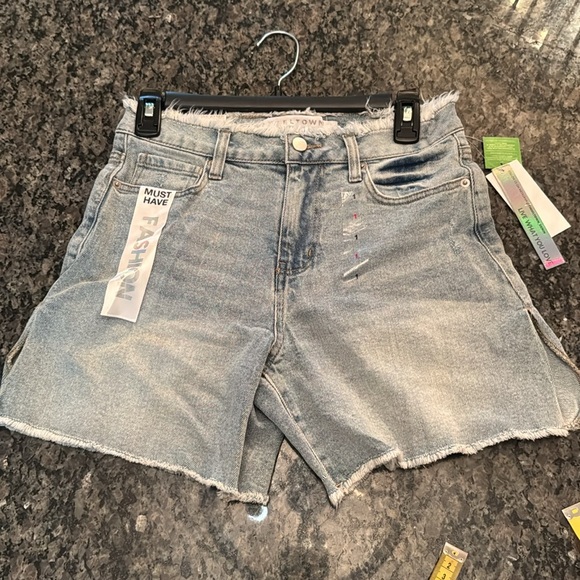 Tinseltown Hi Rise denim Mom Shorts NWT 1/25 - Picture 1 of 10